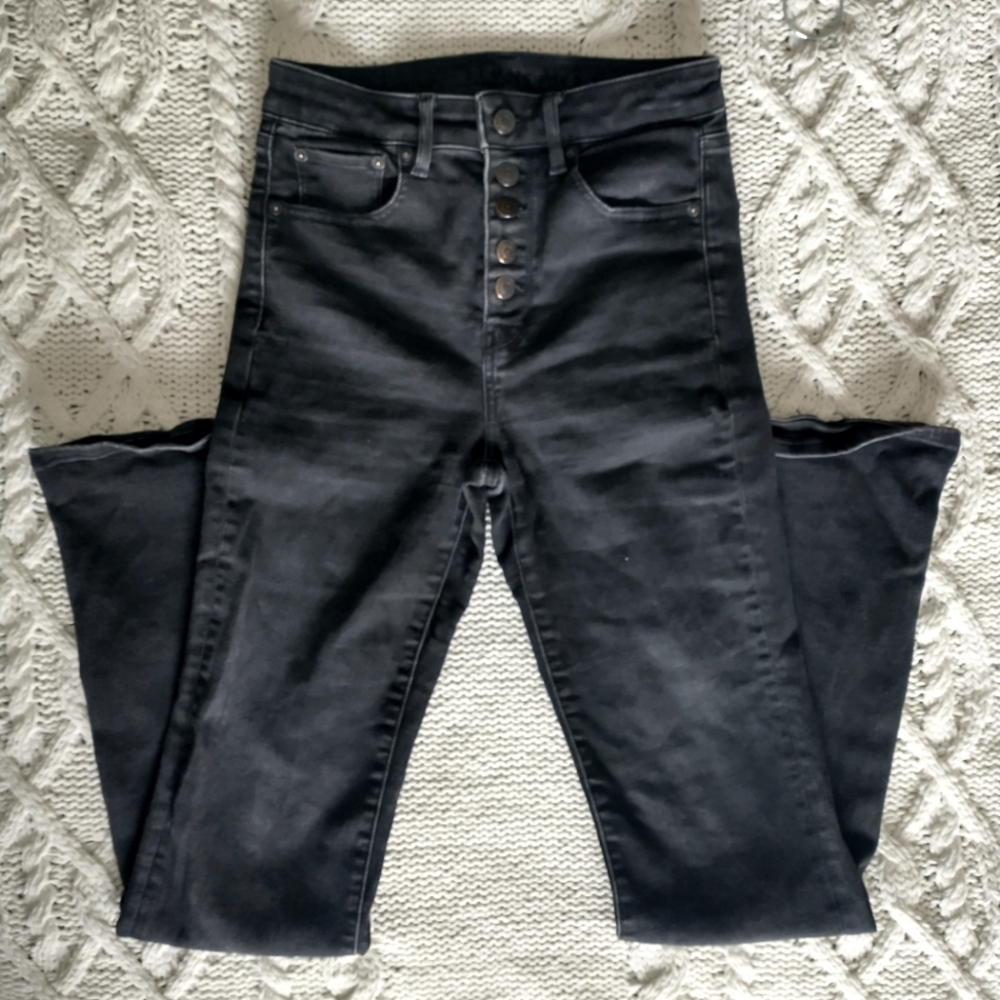 Black High-Waisted AE Jeans With Stylish Buttons